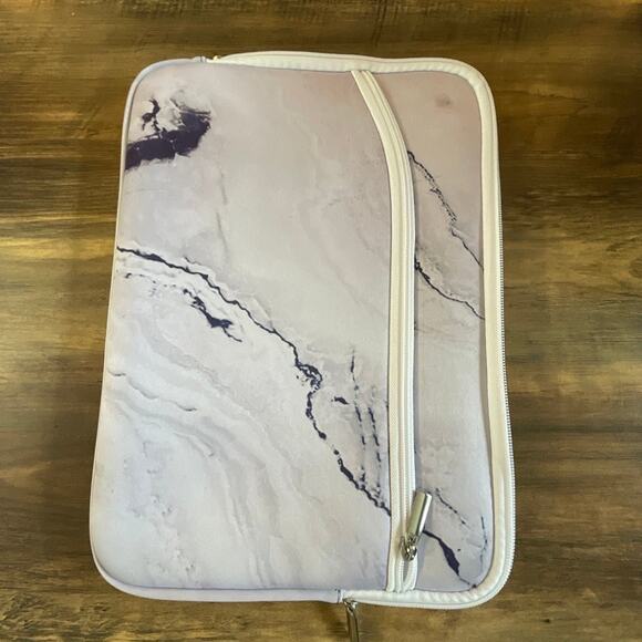 MacBook Air 13” 2018-2020 purple soft case with hardshell - Picture 6 of 7